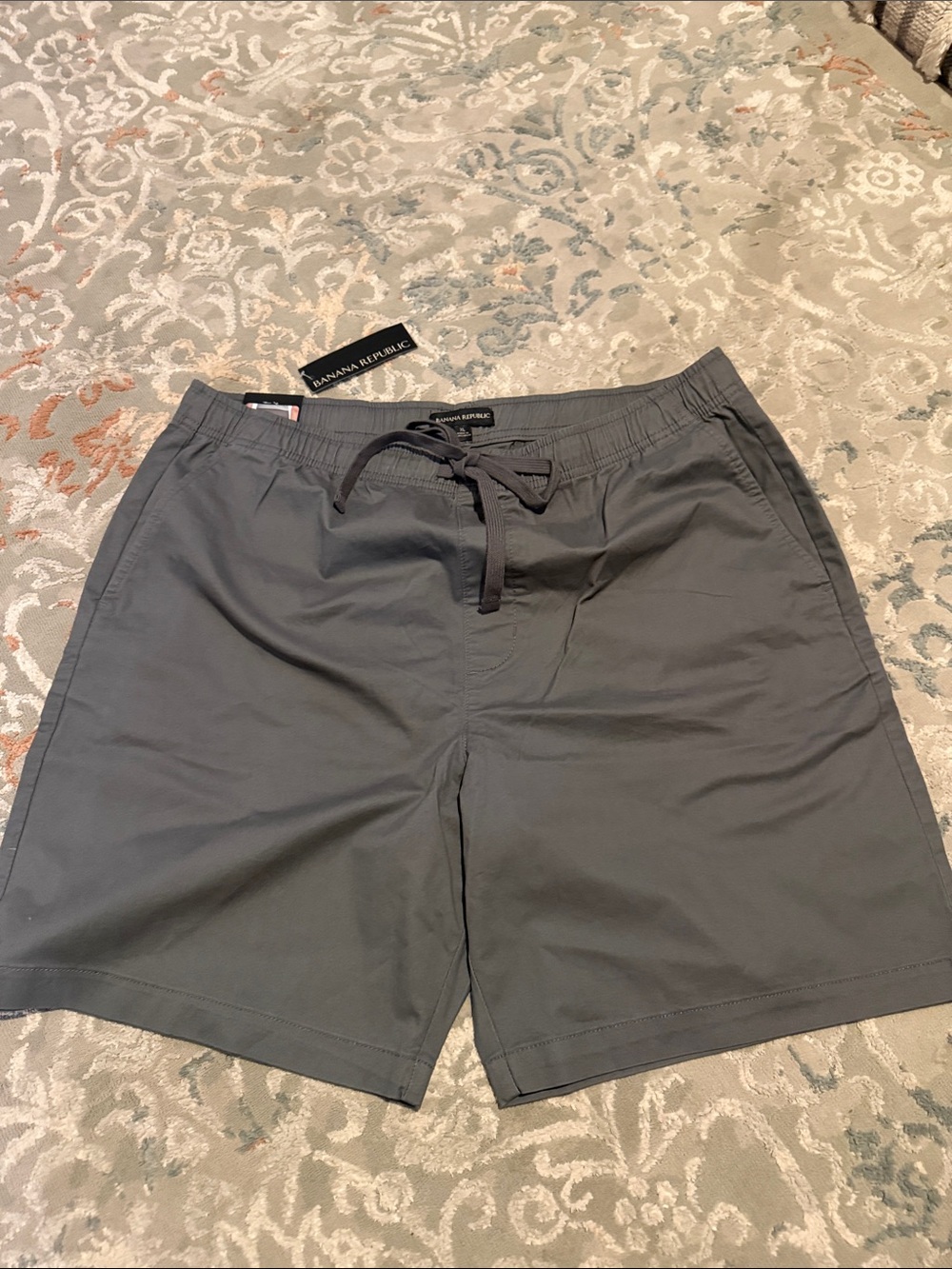 Banana Republic Men's Charcoal Gray Hybrids shorts